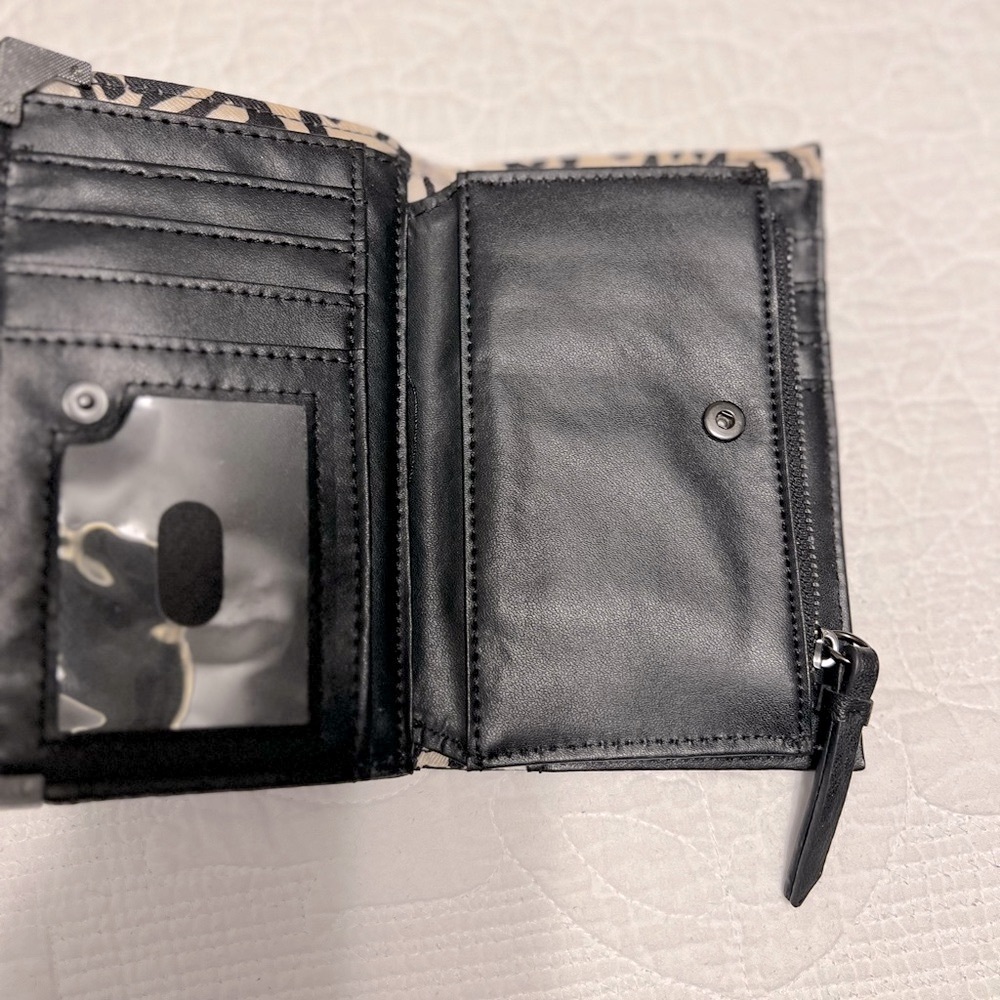 Jessica Simpson Wallet - Picture 2 of 6